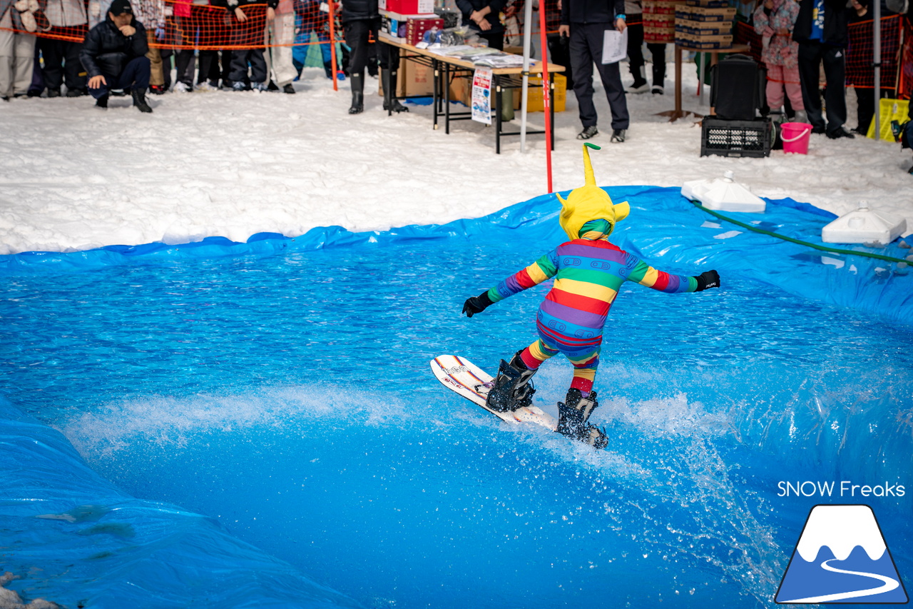 富良野スキー場｜いよいよインターナショナルなイベントに？！春シーズン恒例『第13回 Pond Skimming 池渡り』開催～♪